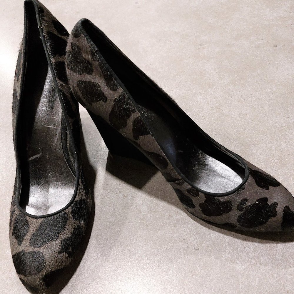 NINE WEST Women's Leopard Calf Hair Print Wedge - Grey & Black - Size 8M - Picture 9 of 11